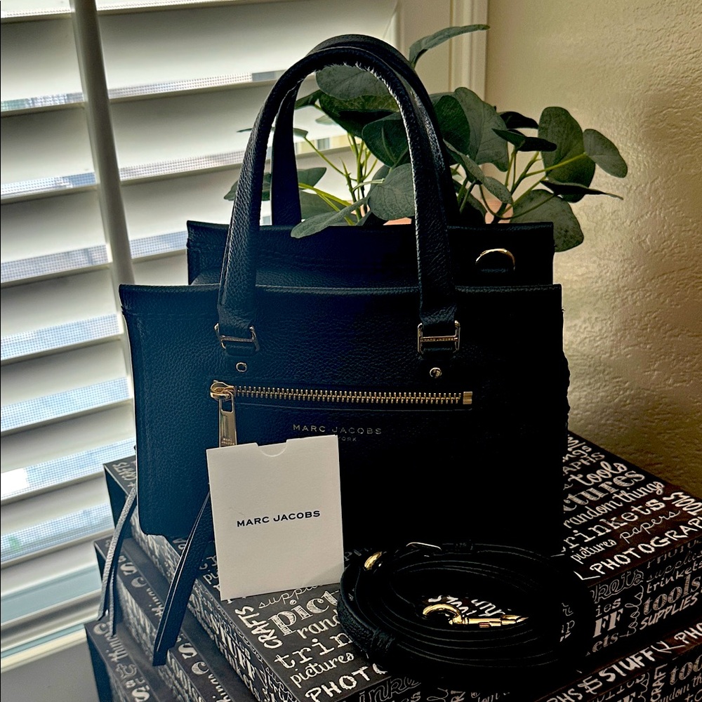 NWOT Marc Jacobs mini cruiser crossbody leather bag in the color black.